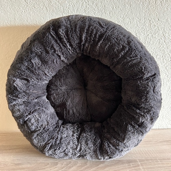 PAWSH Dog Fluffy Dog Round Bed Poshmark